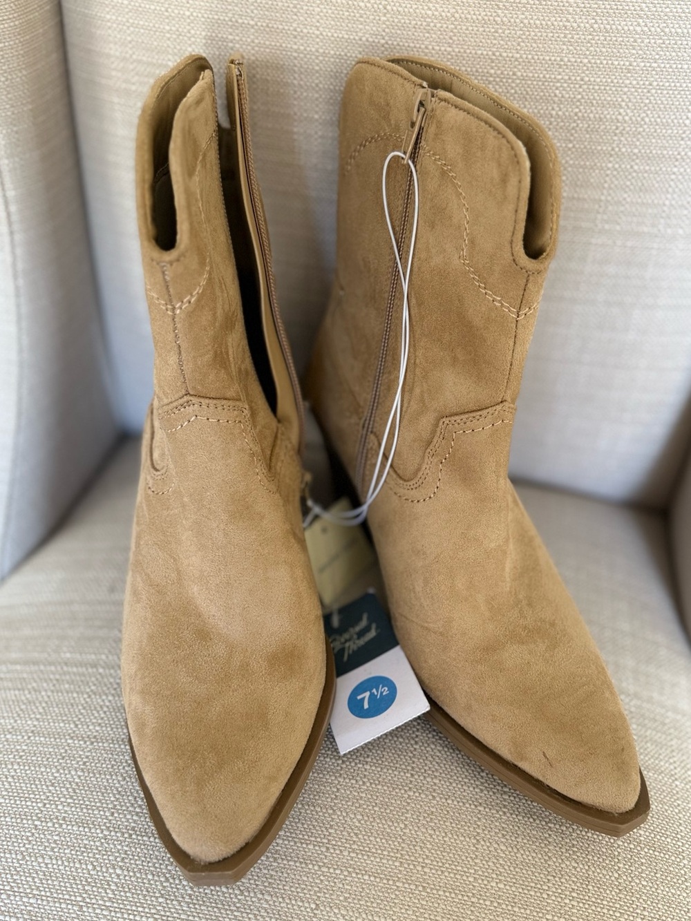 NWT Universal Thread Dallas Western Ankle Booties Tan 7.5 - Picture 2 of 9